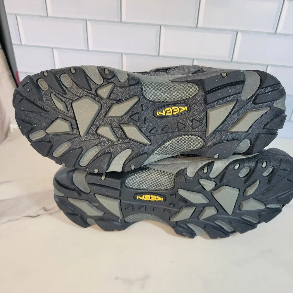 Keen Womens Betty Size 8.5 Waterproof Snow Boots Black Gray Quilted Lined